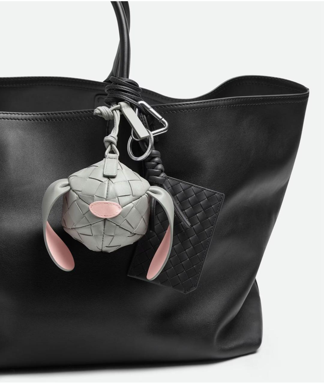 BOTTEGA VENETA Серый брелок, фото 2