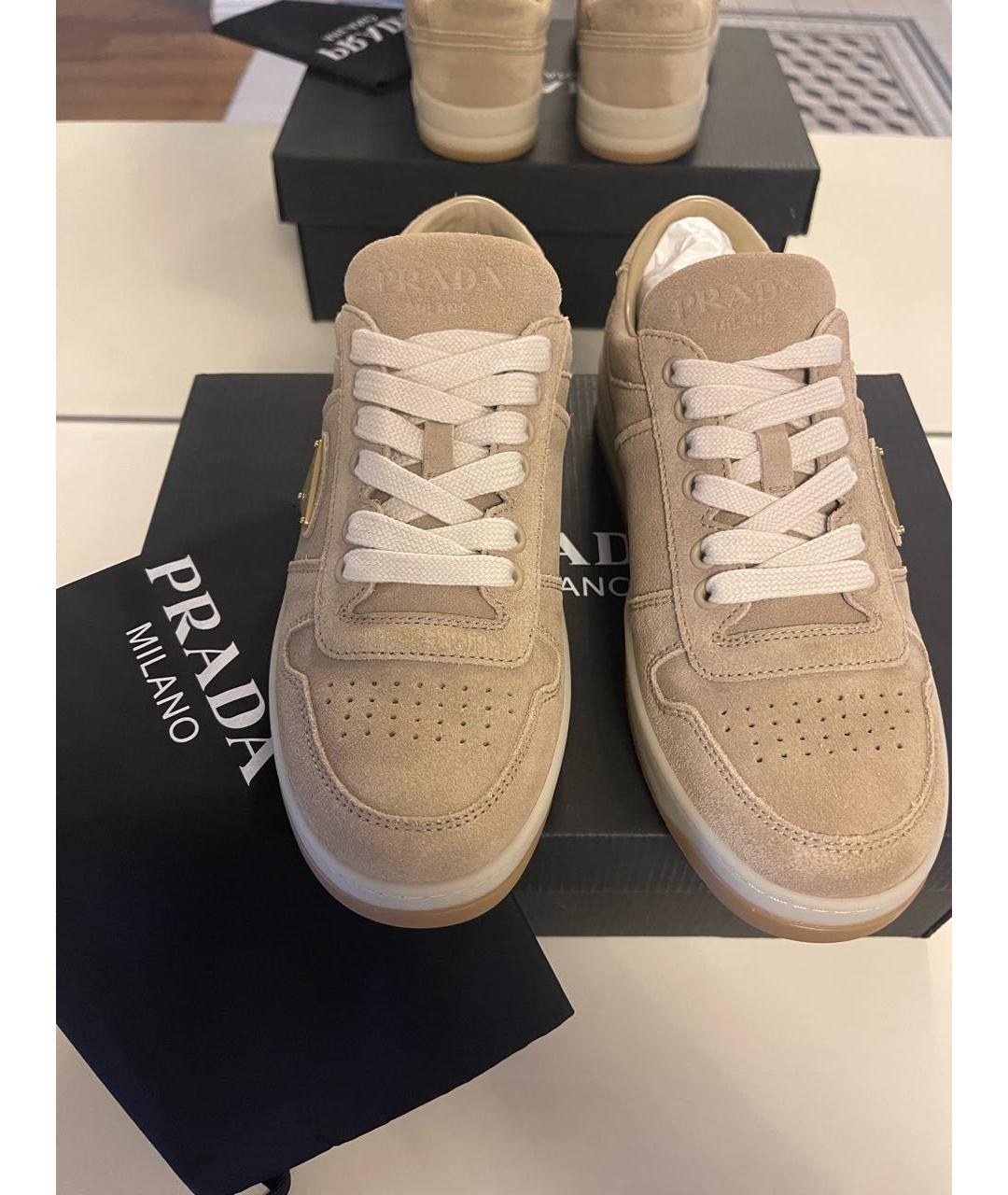 PRADA Бежевые замшевые кеды, фото 3