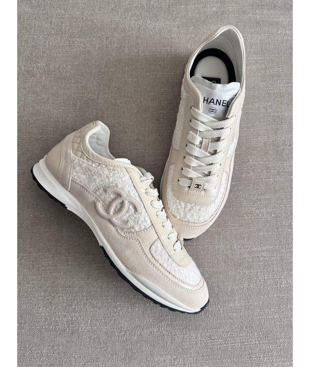 CHANEL Бежевые замшевые кроссовки, фото 2