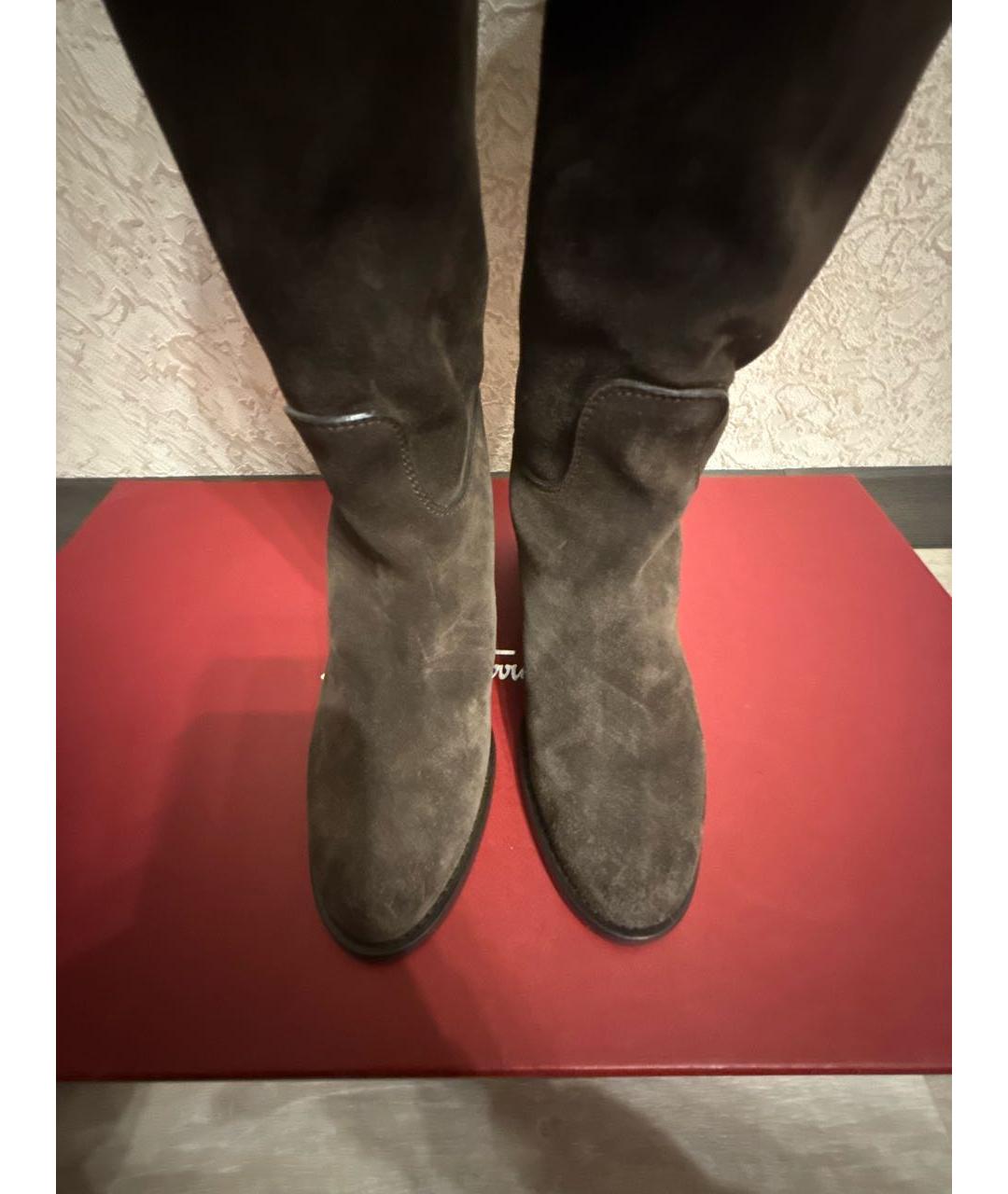 FERRAGAMO Коричневые замшевые сапоги, фото 3