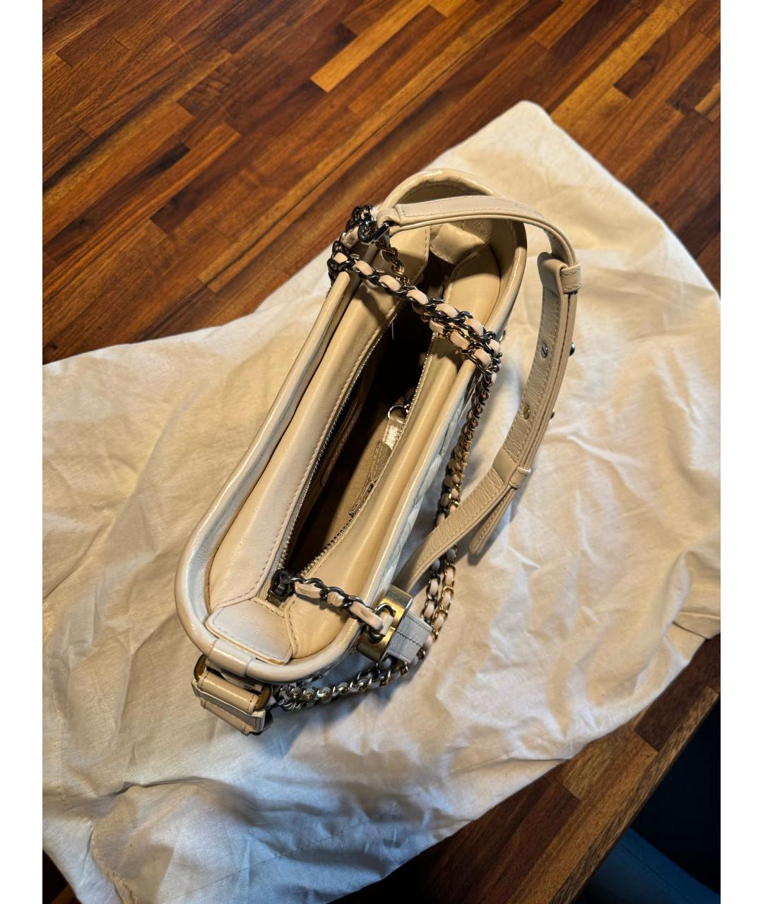 CHANEL Бежевая кожаная сумка через плечо, фото 4