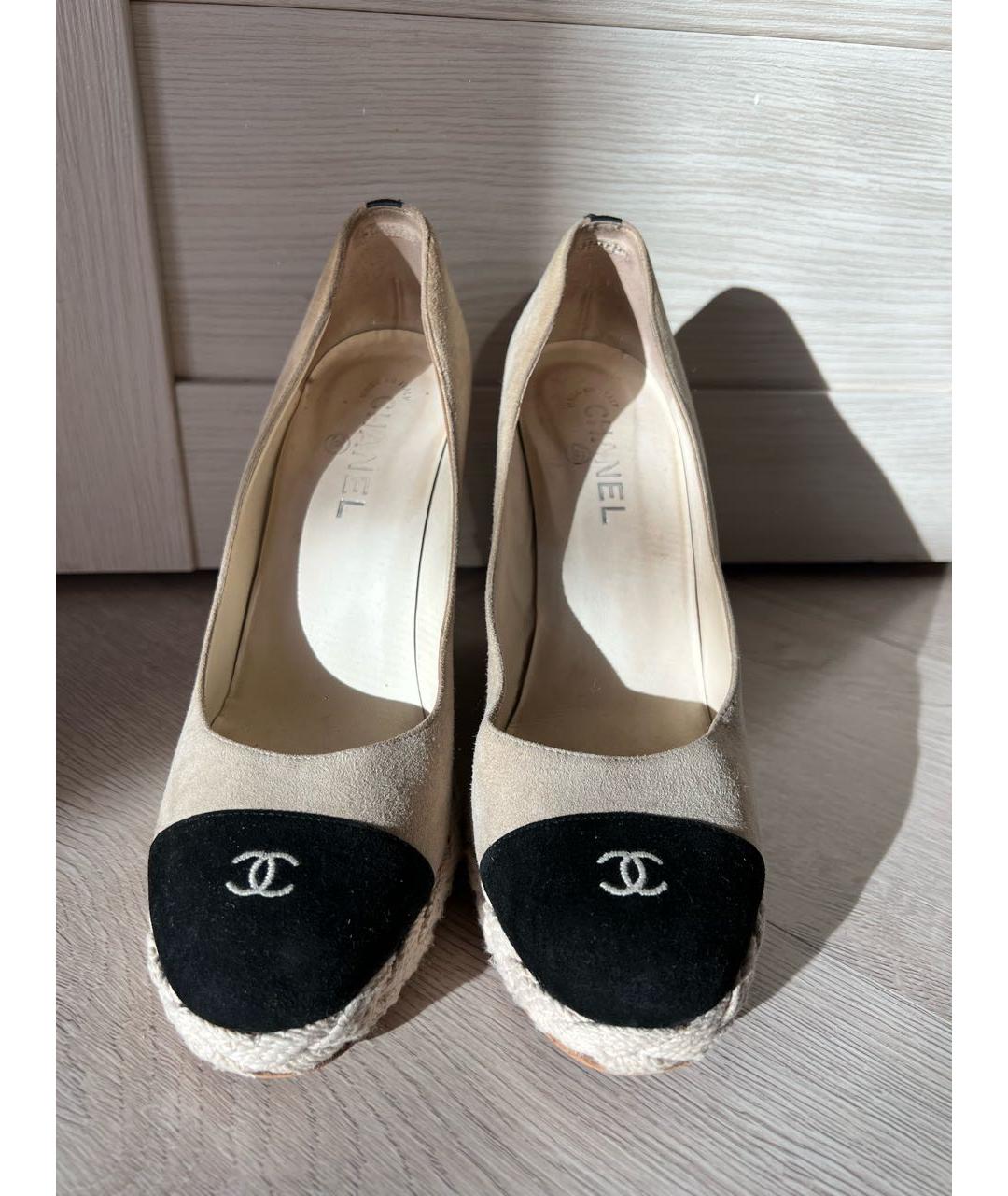 CHANEL Бежевые замшевые туфли, фото 3