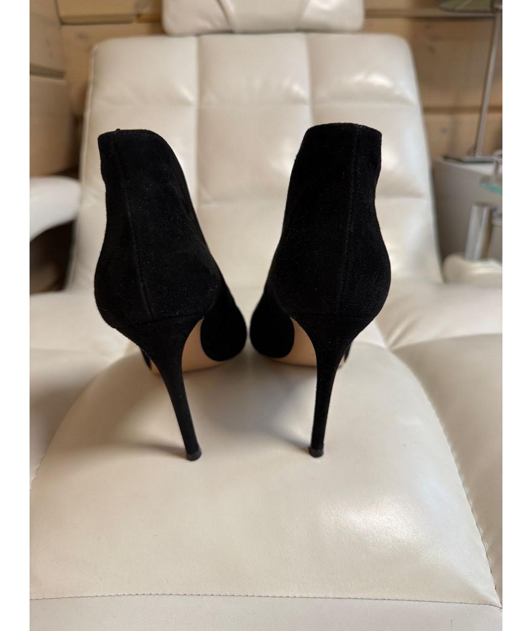 GIANVITO ROSSI Черные замшевые ботильоны, фото 4