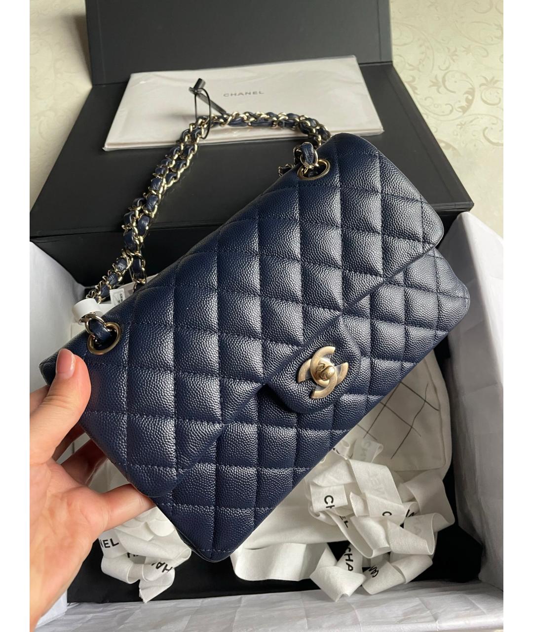 CHANEL Темно-синяя кожаная сумка через плечо, фото 2