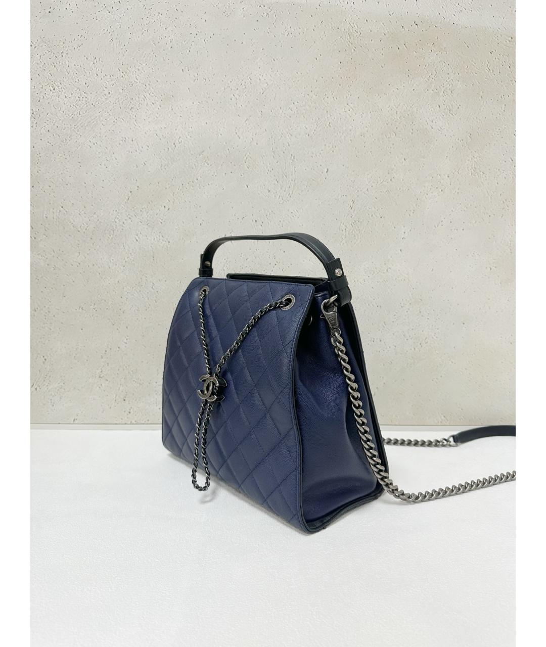 CHANEL Темно-синяя кожаная сумка через плечо, фото 3