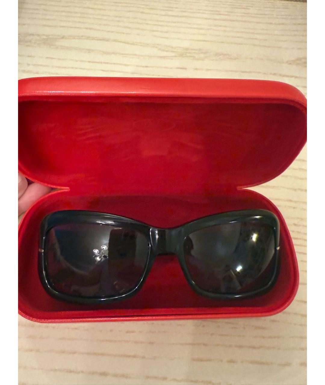 VALENTINO Черные пластиковые солнцезащитные очки, фото 3