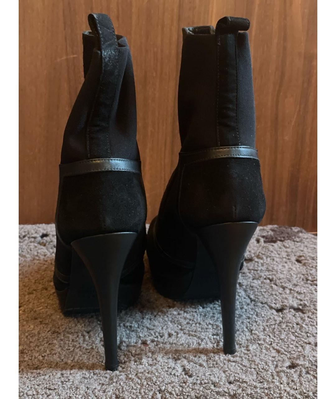 STUART WEITZMAN Черные замшевые ботильоны, фото 4