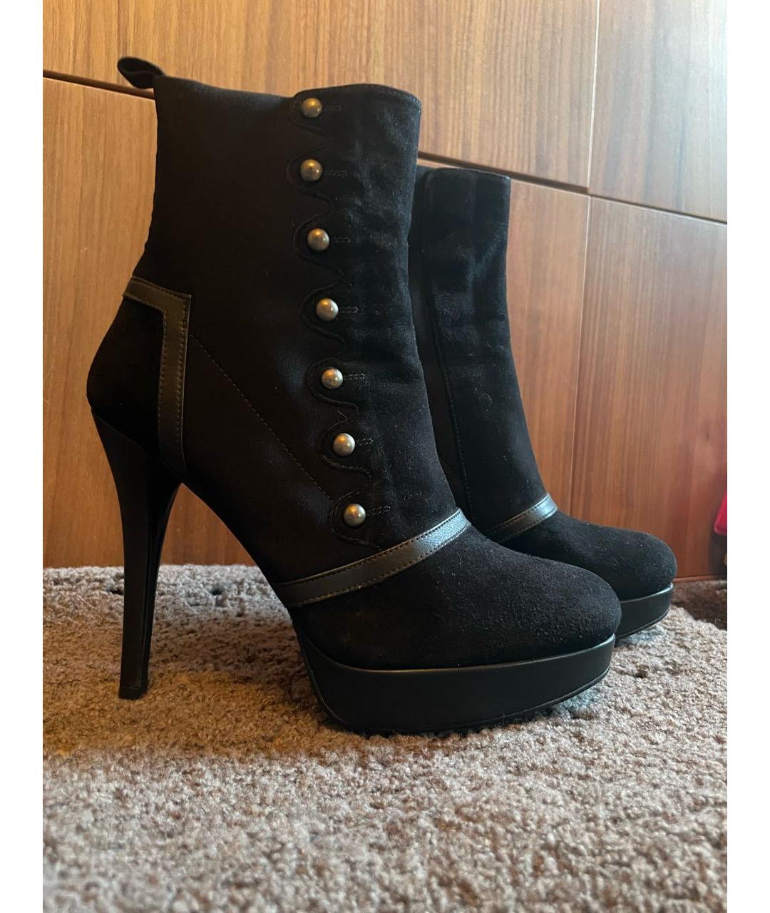 STUART WEITZMAN Черные замшевые ботильоны, фото 7