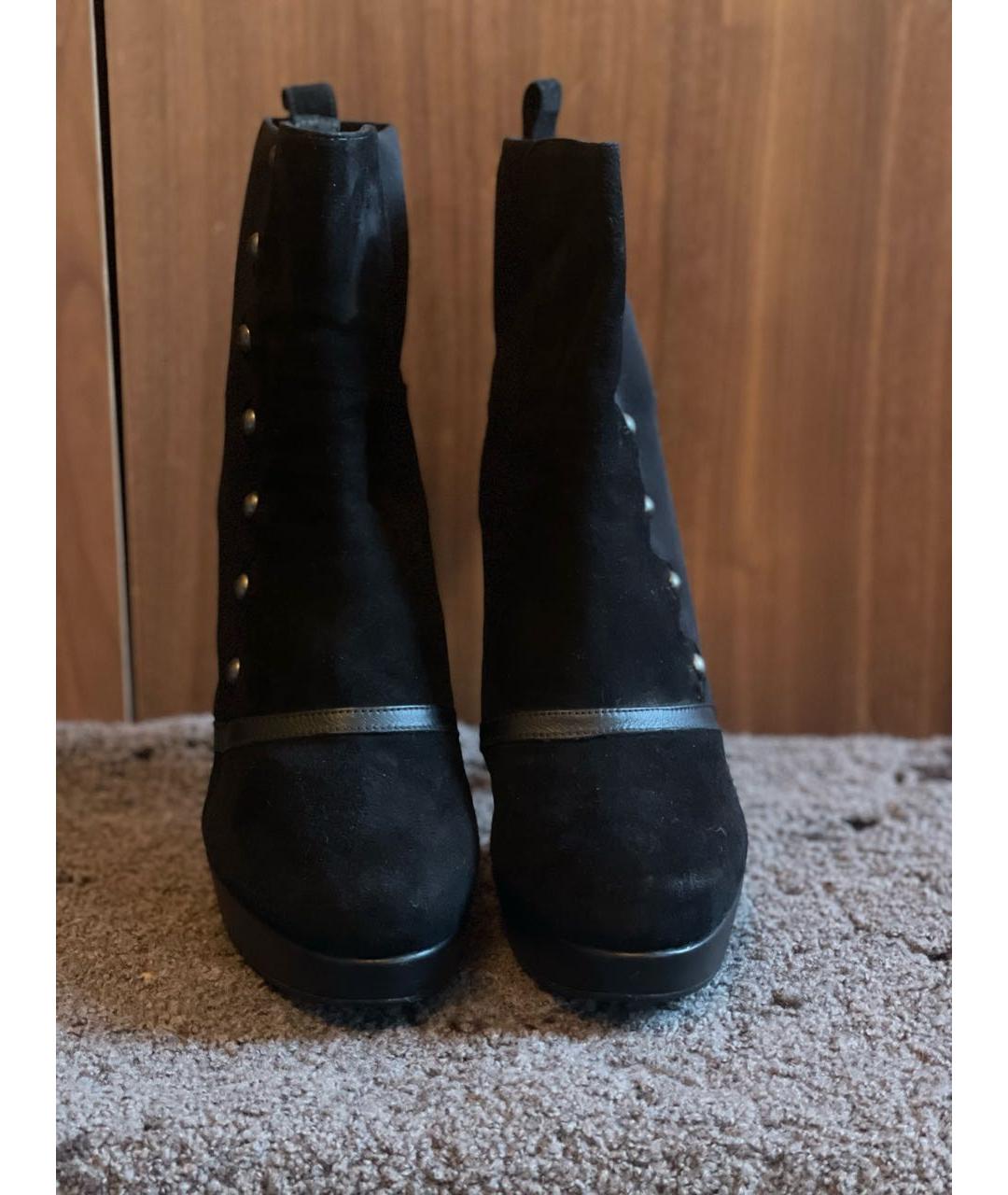 STUART WEITZMAN Черные замшевые ботильоны, фото 2