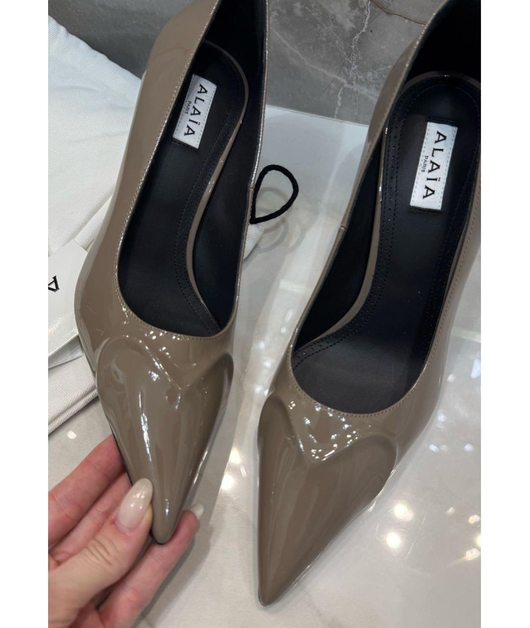 ALAIA Бежевые туфли из лакированной кожи, фото 7
