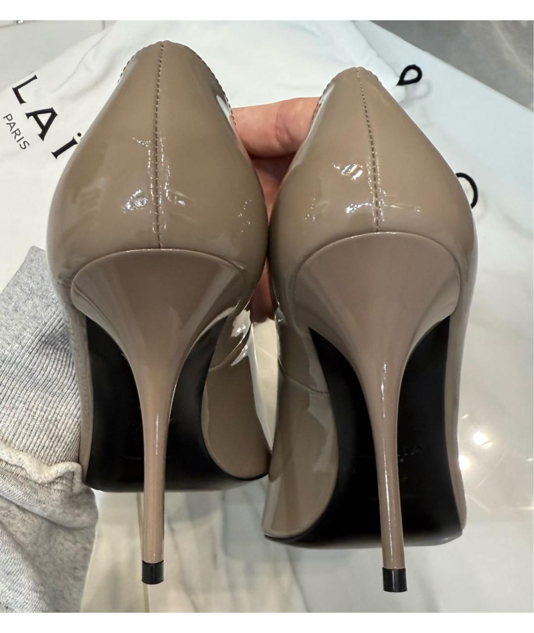 ALAIA Бежевые туфли из лакированной кожи, фото 6