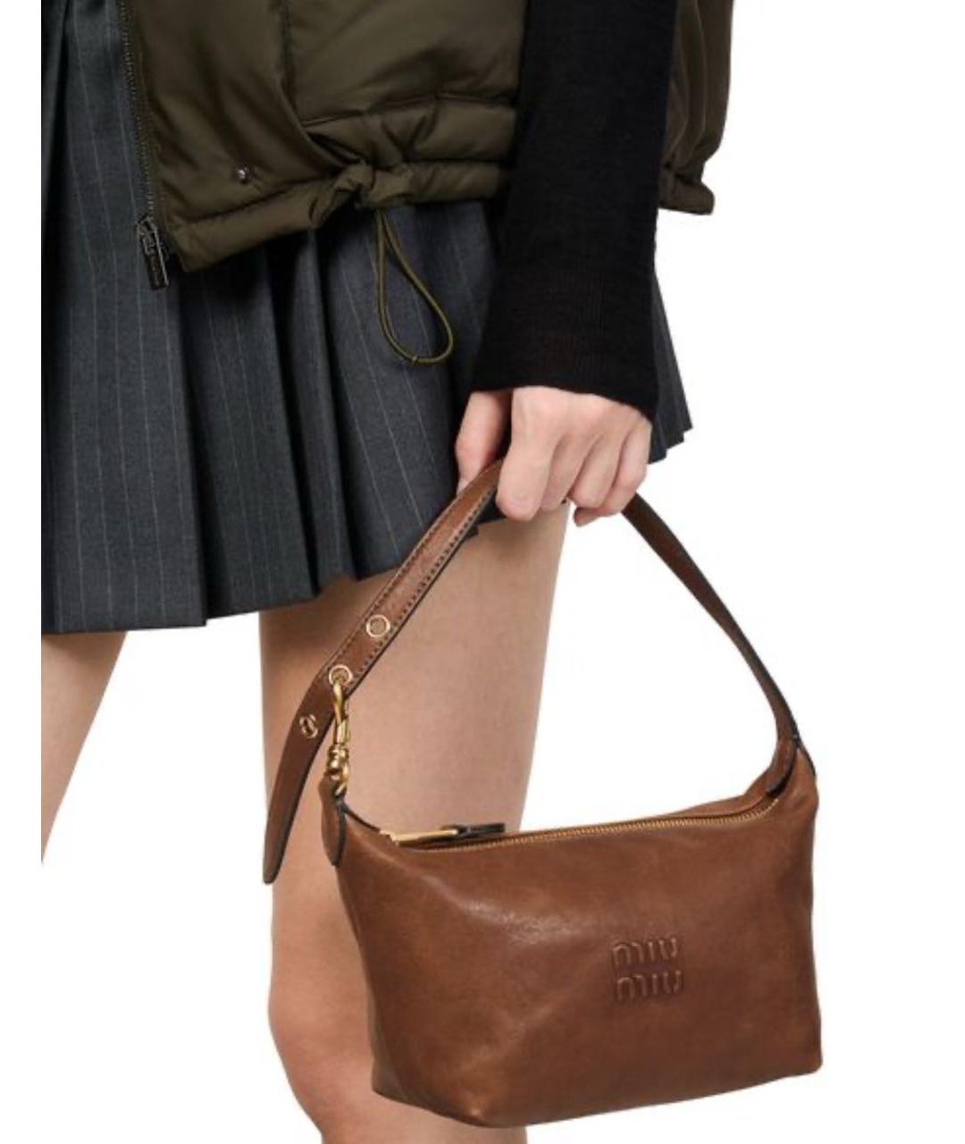 MIU MIU Коричневая кожаная сумка с короткими ручками, фото 5