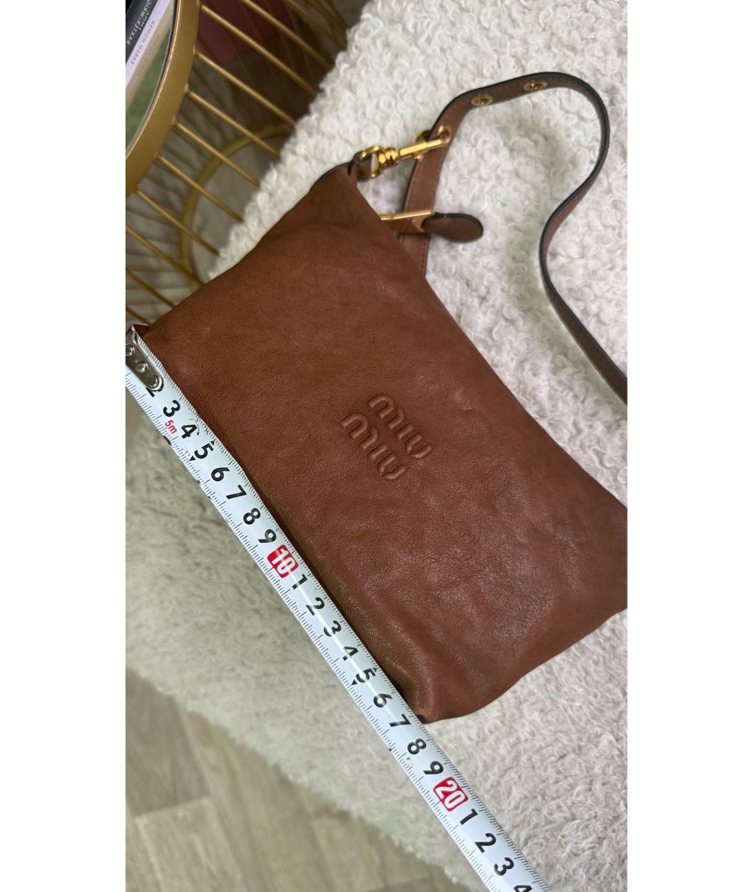 MIU MIU Коричневая кожаная сумка с короткими ручками, фото 3