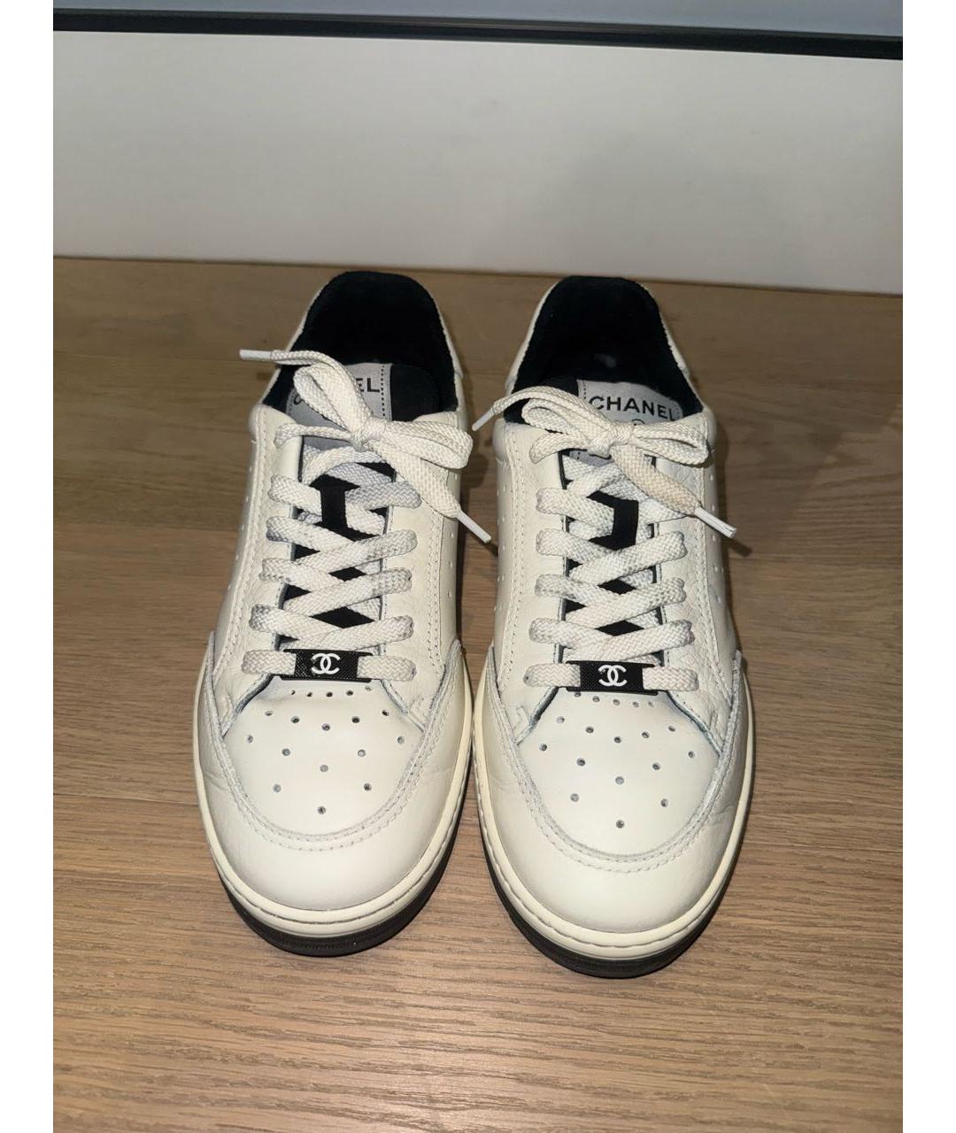 CHANEL Белые кожаные кеды, фото 2