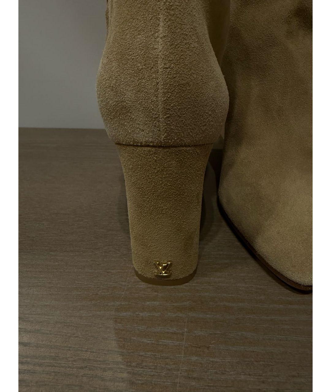 LOUIS VUITTON Бежевые замшевые ботильоны, фото 4