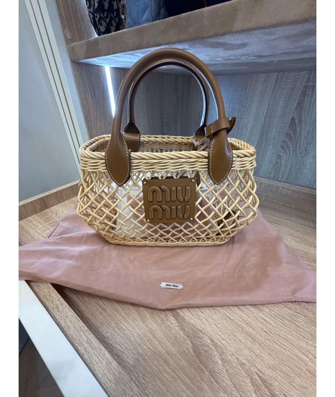 MIU MIU Бежевая пелетеная пляжная сумка, фото 7