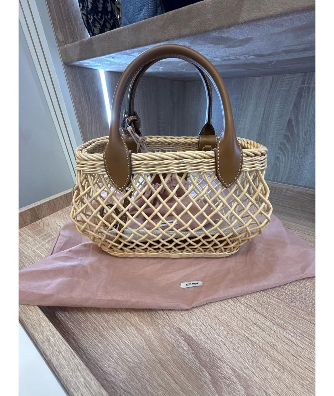 MIU MIU Бежевая пелетеная пляжная сумка, фото 3
