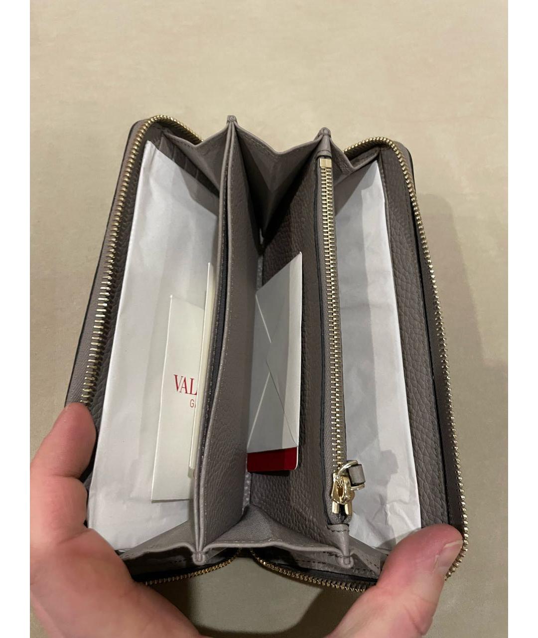 VALENTINO Серый кожаный кошелек, фото 4
