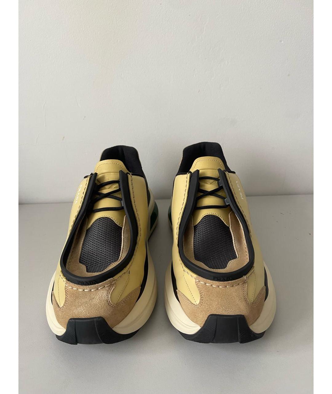 PRADA Бежевые кожаные низкие кроссовки / кеды, фото 2
