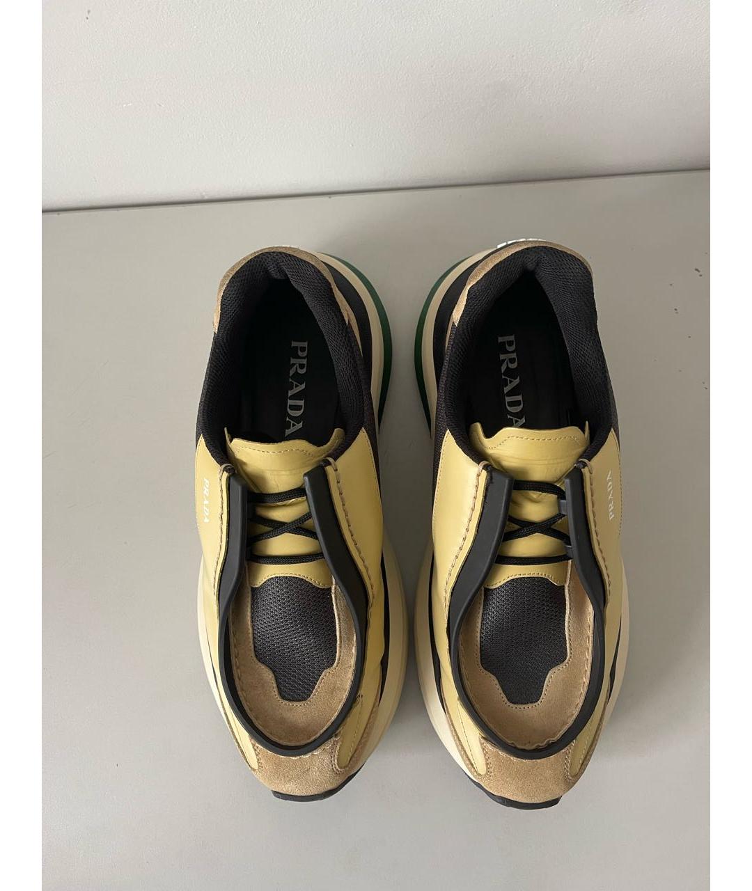 PRADA Бежевые кожаные низкие кроссовки / кеды, фото 3