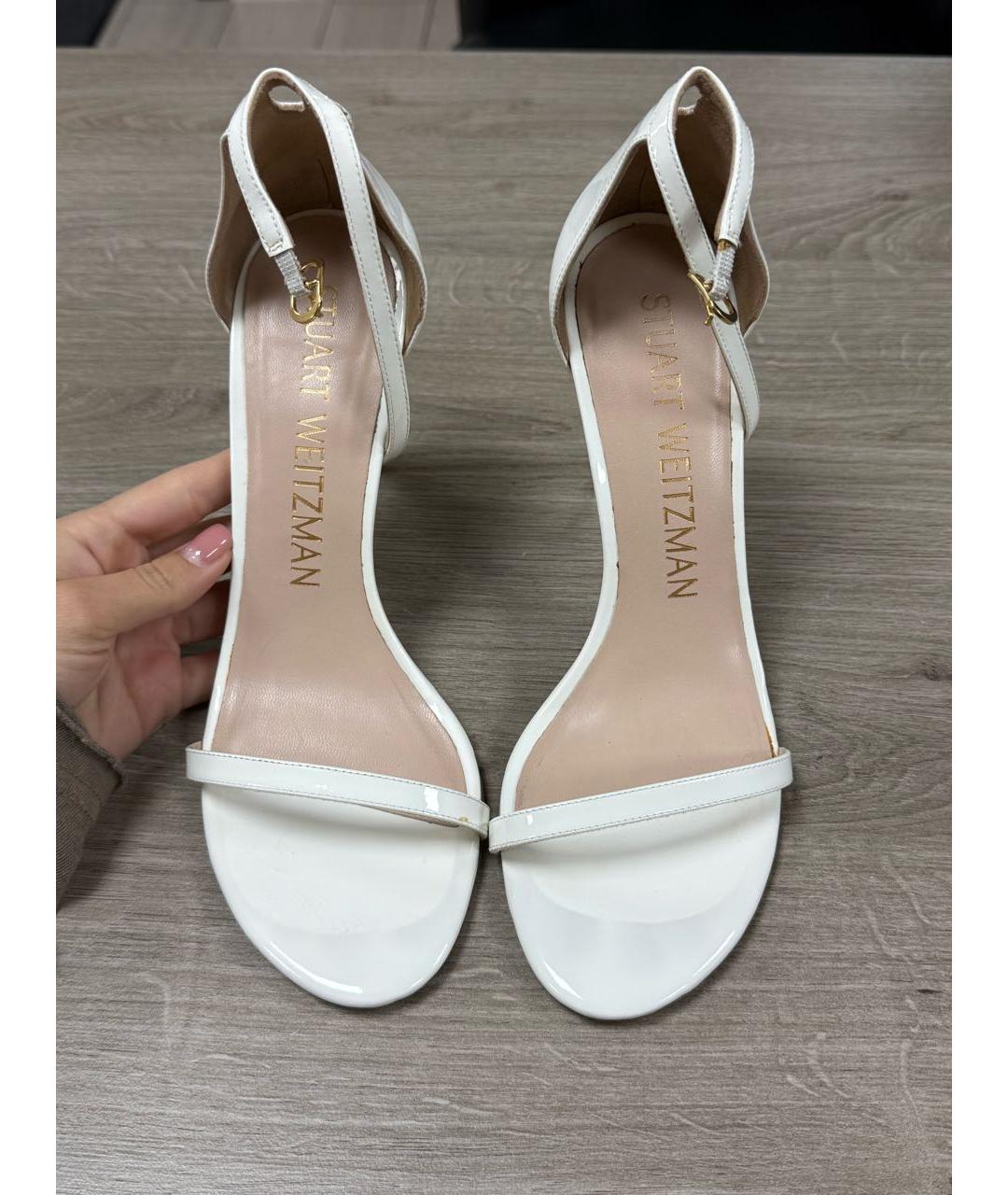 STUART WEITZMAN Белые босоножки из лакированной кожи, фото 2