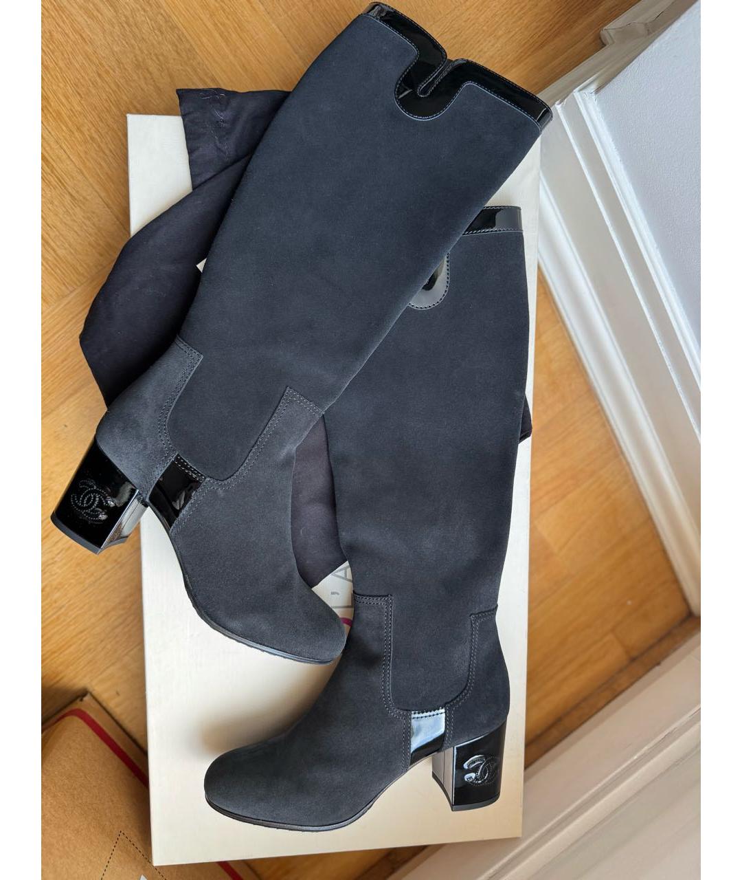 CHANEL Черные замшевые сапоги, фото 2