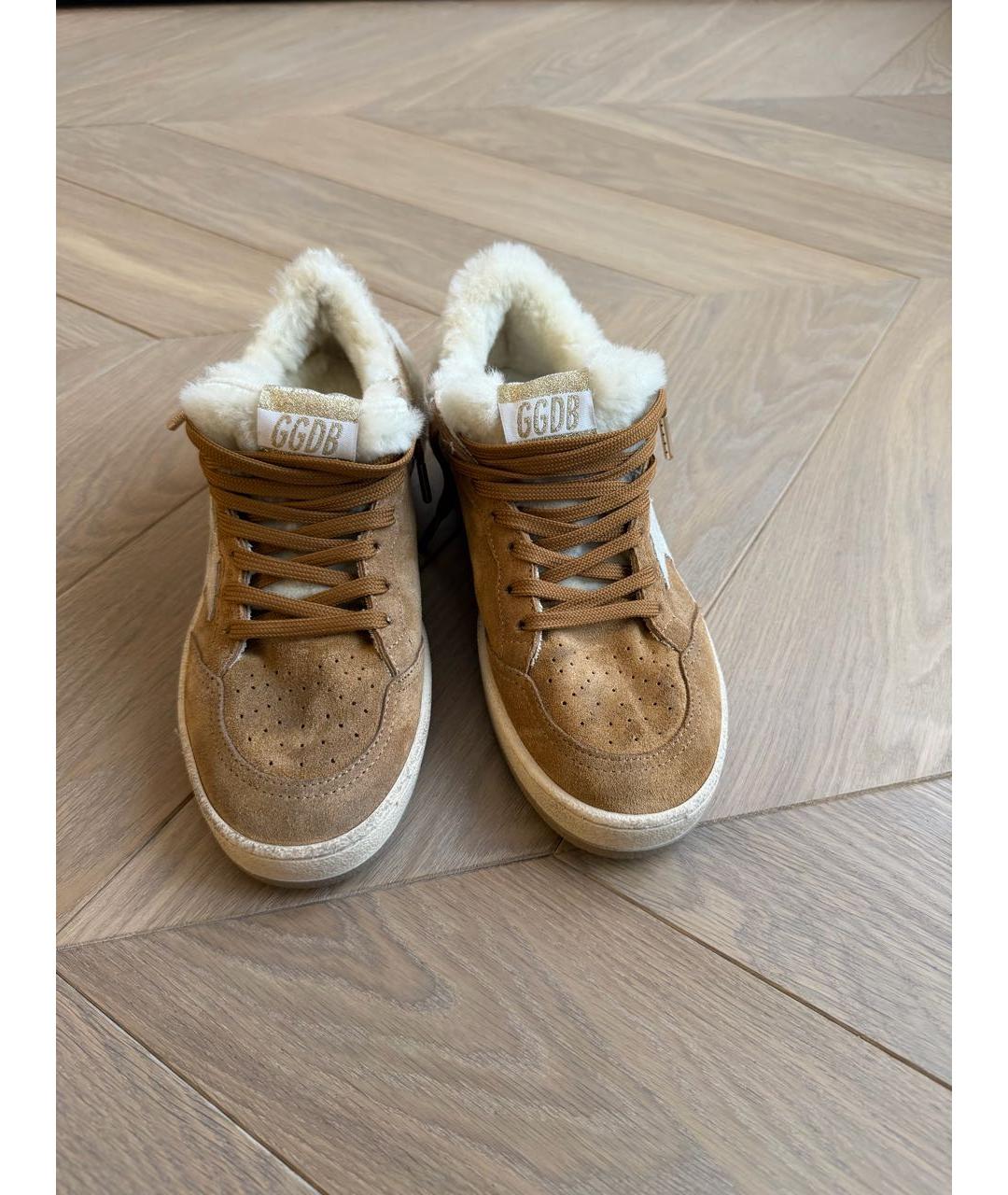 GOLDEN GOOSE DELUXE BRAND Горчичные замшевые кеды, фото 2