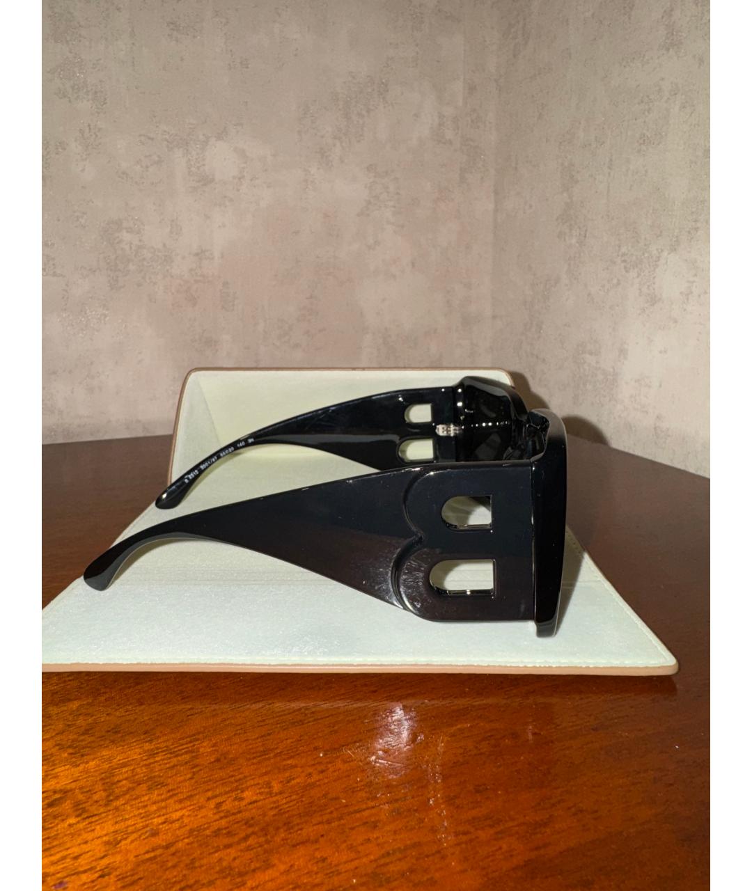 BURBERRY Черные пластиковые солнцезащитные очки, фото 4