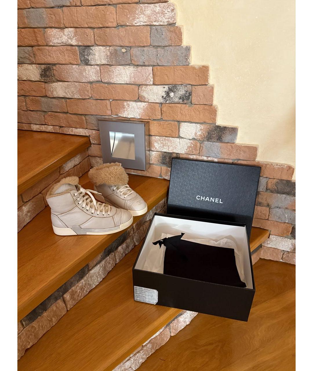 CHANEL Бежевые кожаные кеды, фото 2