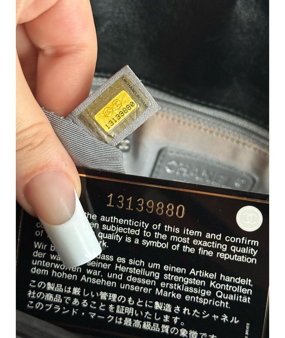 CHANEL Черная сумка через плечо из лакированной кожи, фото 7