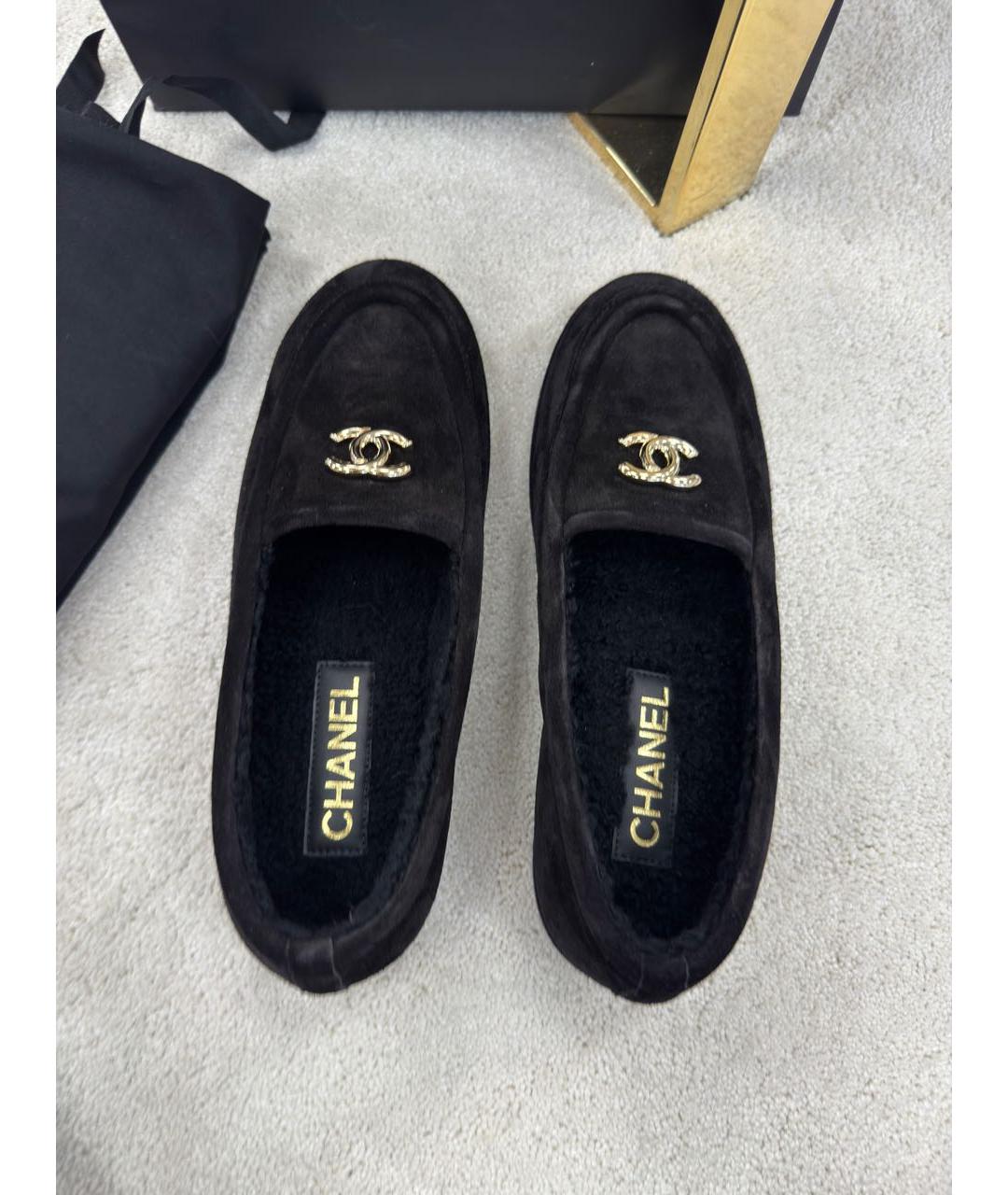 CHANEL Черные замшевые лоферы, фото 3