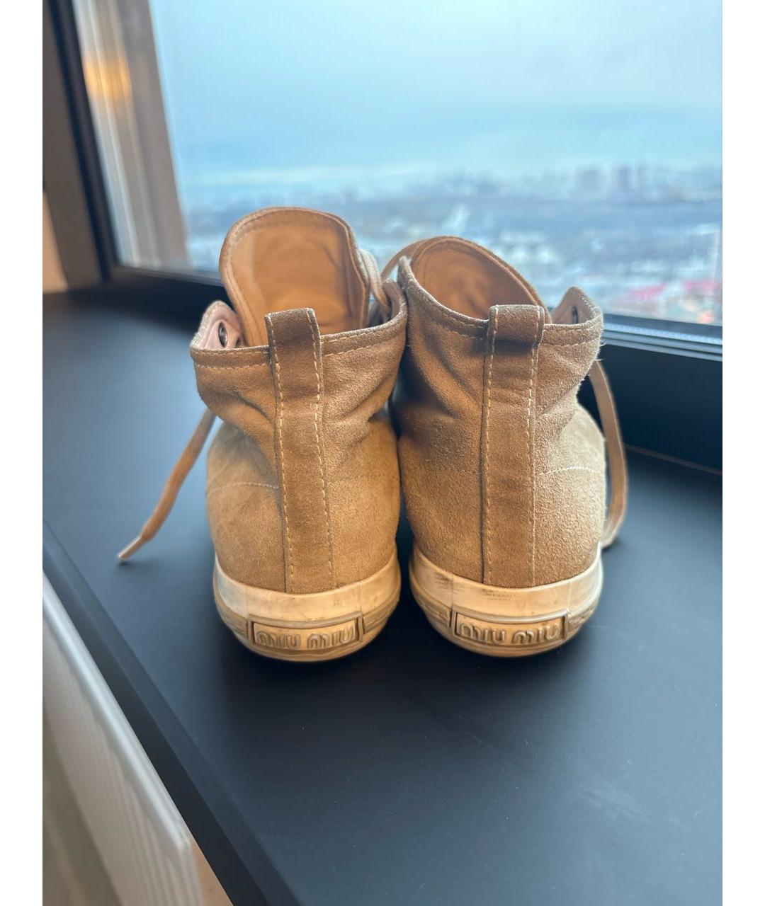 MIU MIU Бежевые замшевые кеды, фото 4