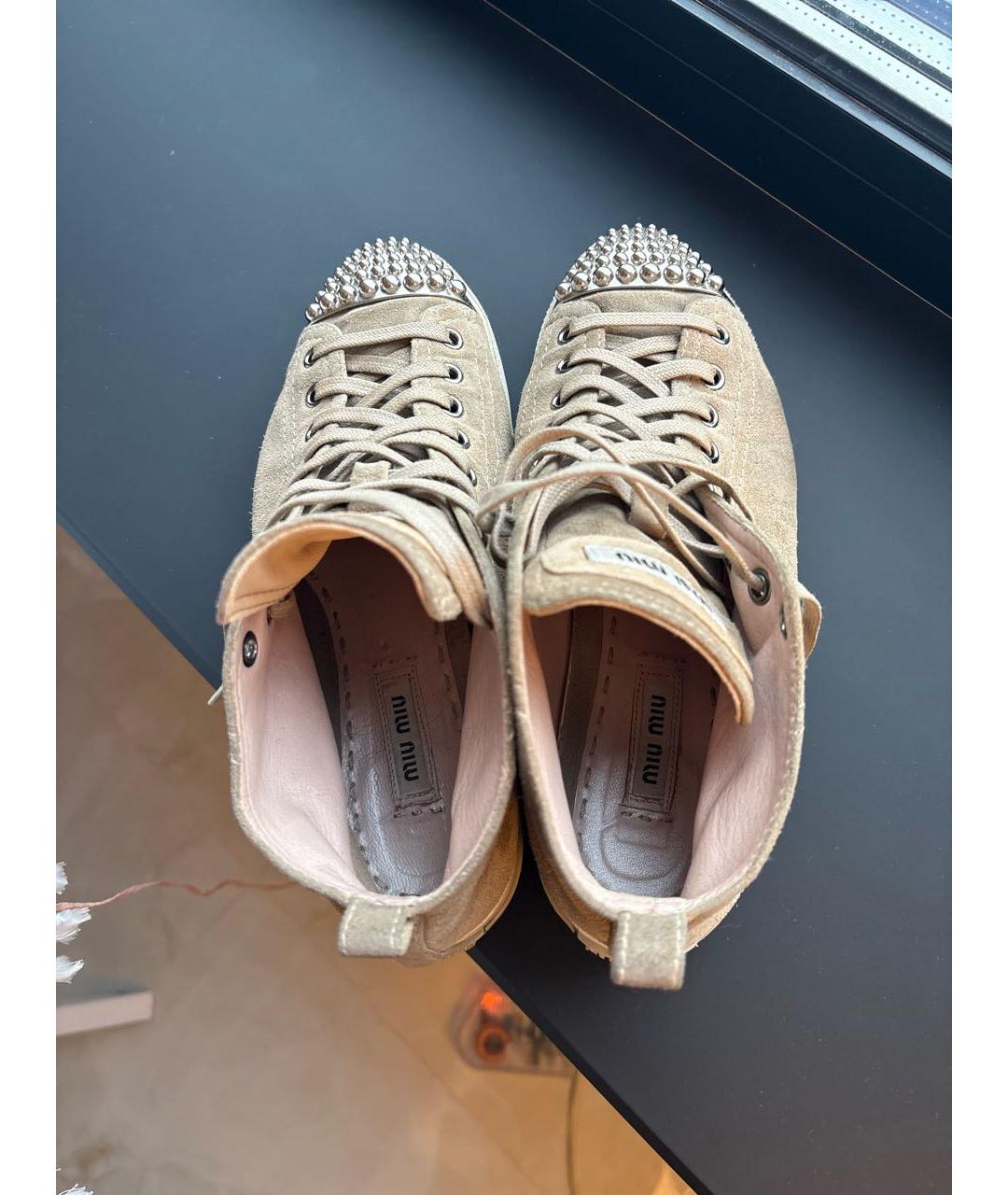 MIU MIU Бежевые замшевые кеды, фото 3