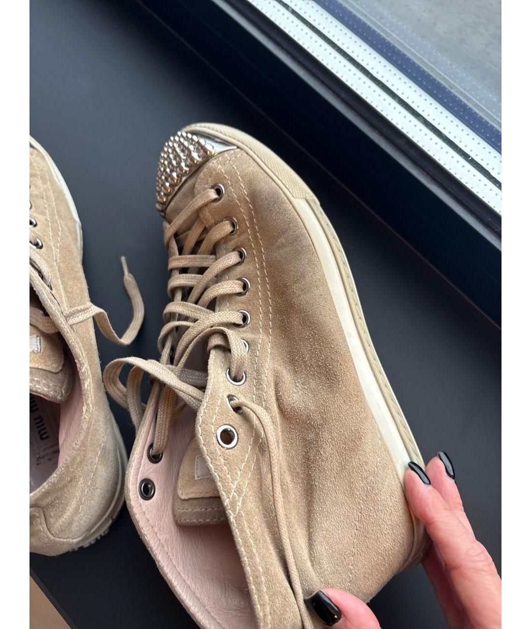 MIU MIU Бежевые замшевые кеды, фото 6