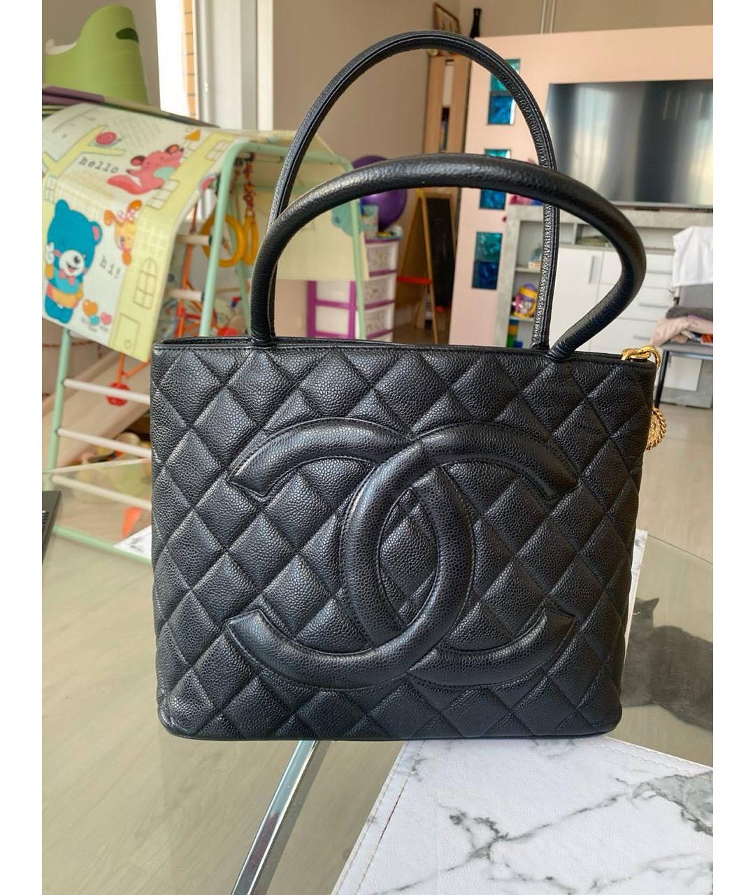 CHANEL Черная кожаная сумка тоут, фото 4