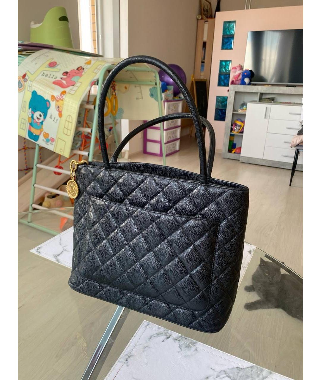 CHANEL Черная кожаная сумка тоут, фото 3