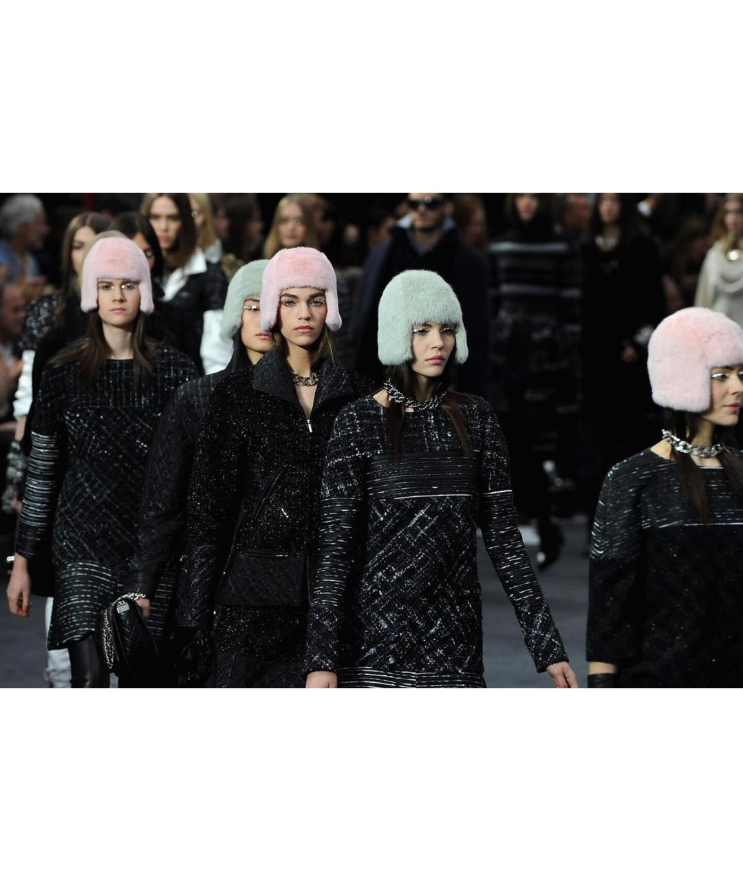 CHANEL Черное твидовое коктейльное платье, фото 4