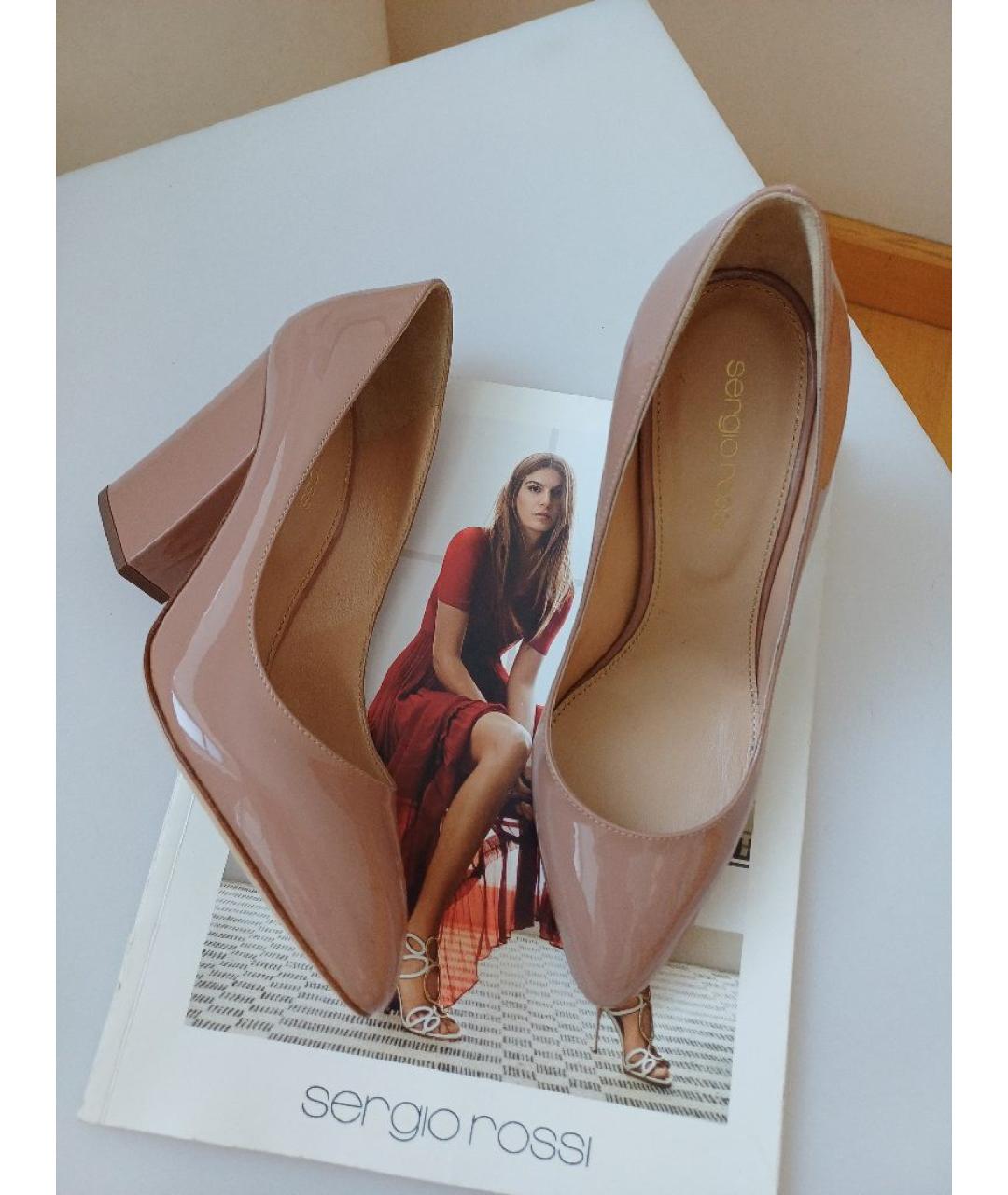 SERGIO ROSSI Бежевые туфли из лакированной кожи, фото 4