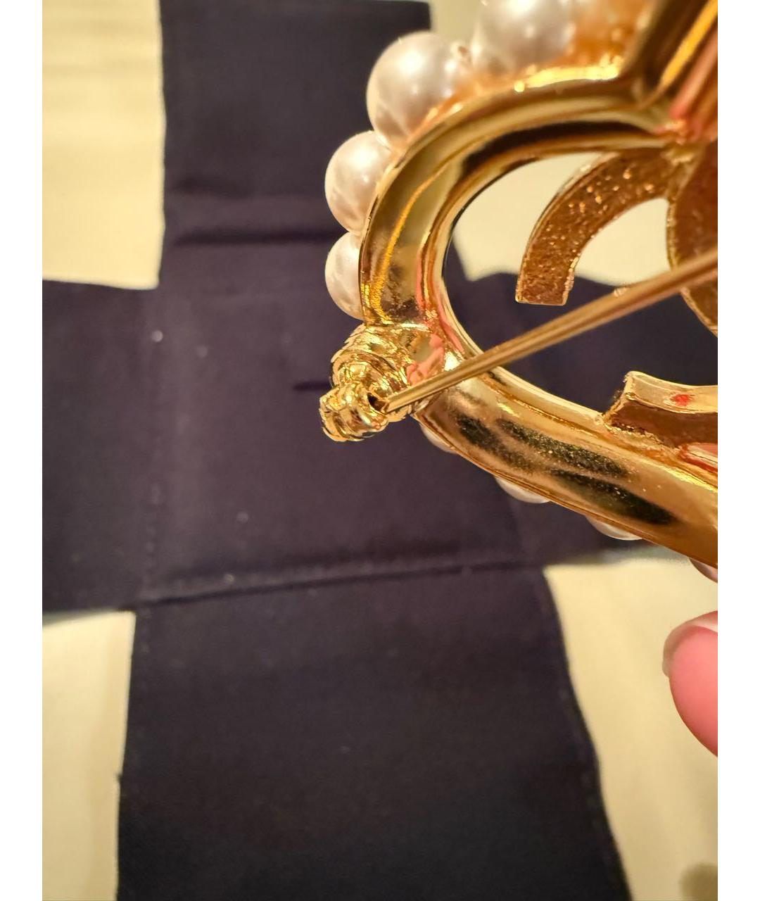 CHANEL Золотая металлическая брошь, фото 6