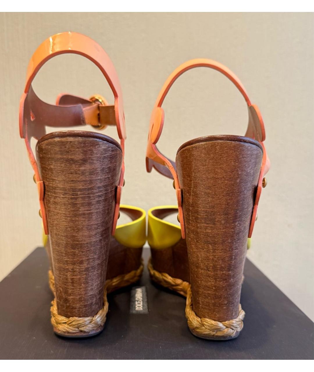 DOLCE&GABBANA Коралловые босоножки из лакированной кожи, фото 4