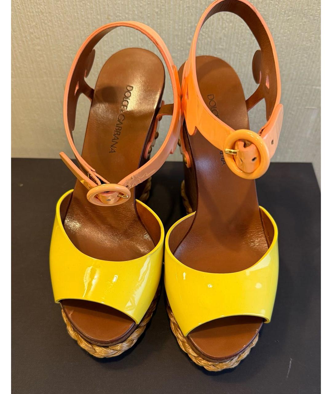 DOLCE&GABBANA Коралловые босоножки из лакированной кожи, фото 2