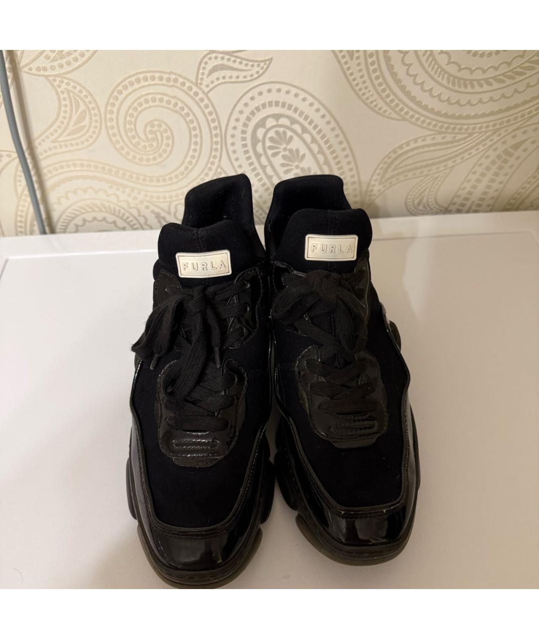 FURLA Черные кроссовки из лакированной кожи, фото 2