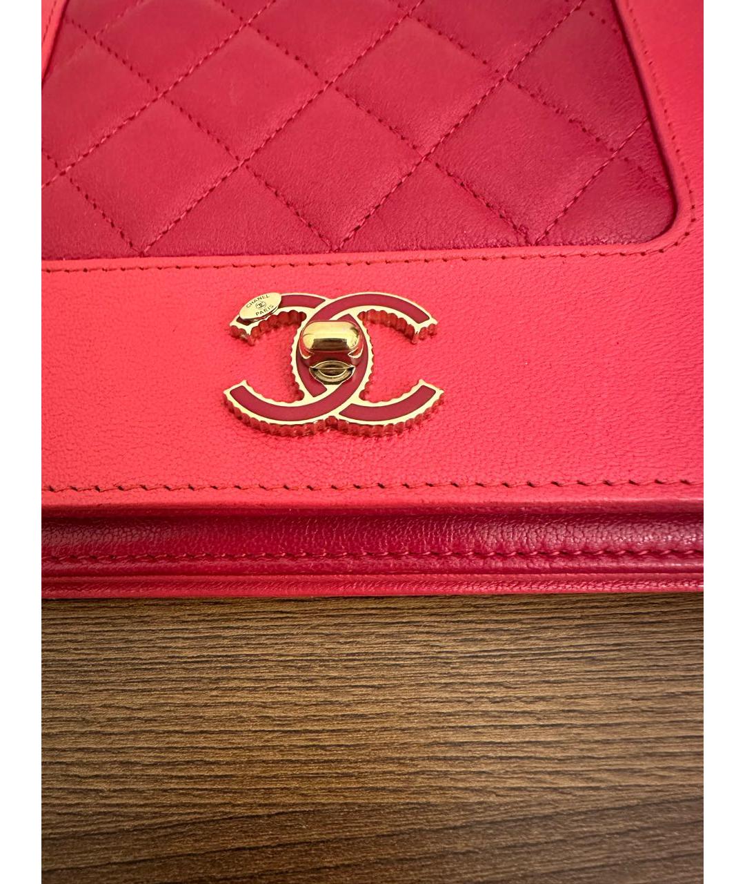 CHANEL Коралловая кожаная сумка через плечо, фото 6