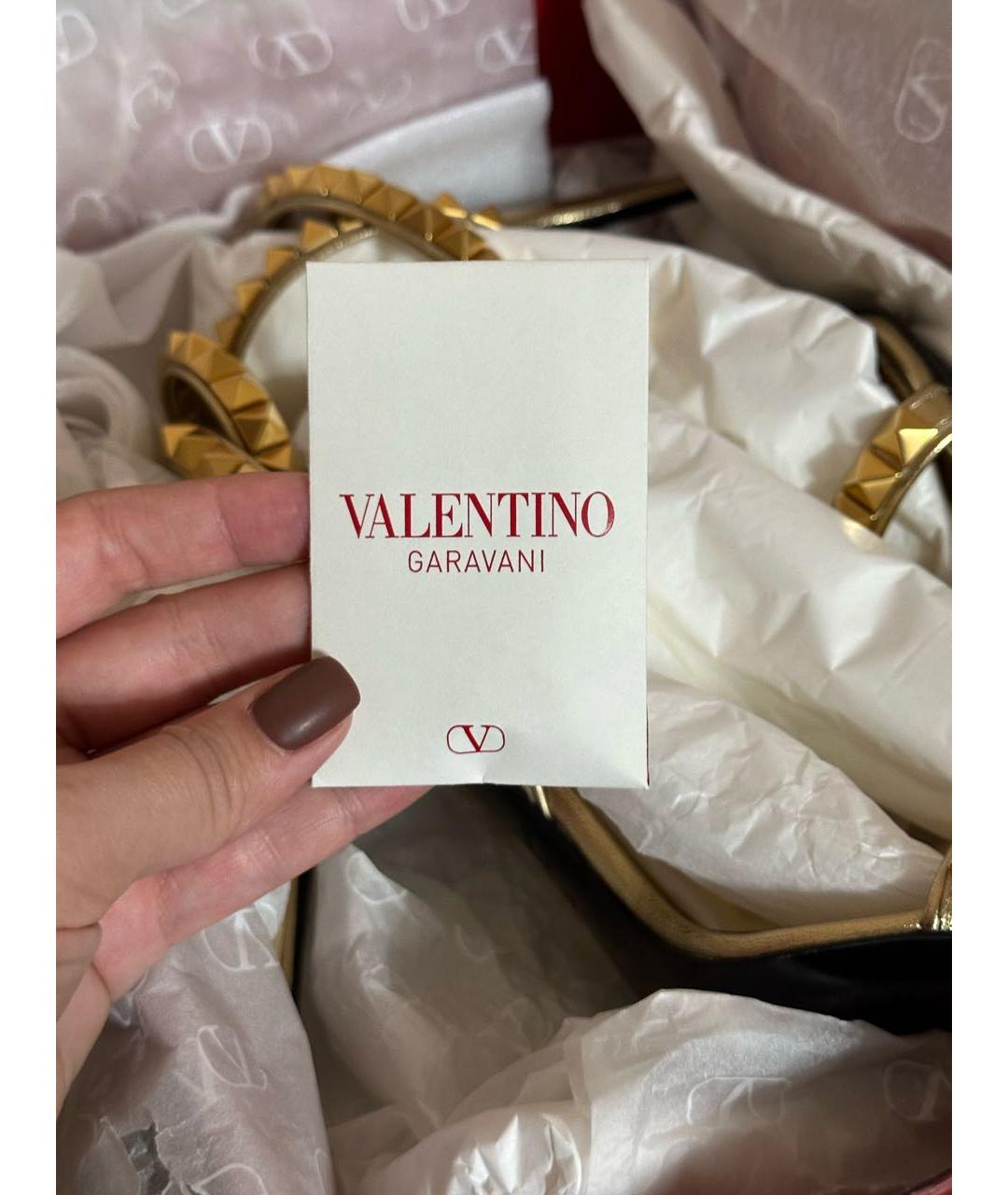 VALENTINO Золотые кожаные босоножки, фото 4