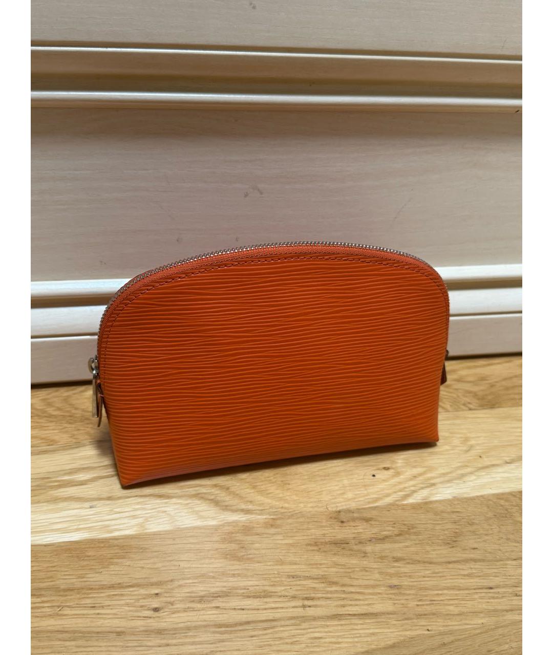 LOUIS VUITTON Оранжевая кожаная косметичка, фото 3
