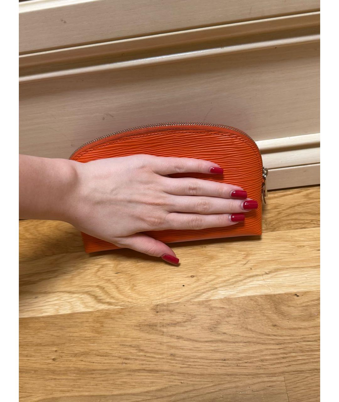 LOUIS VUITTON Оранжевая кожаная косметичка, фото 7