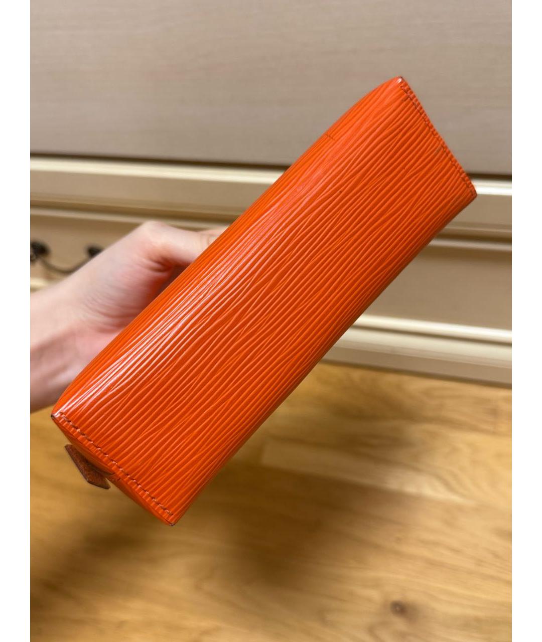LOUIS VUITTON Оранжевая кожаная косметичка, фото 4