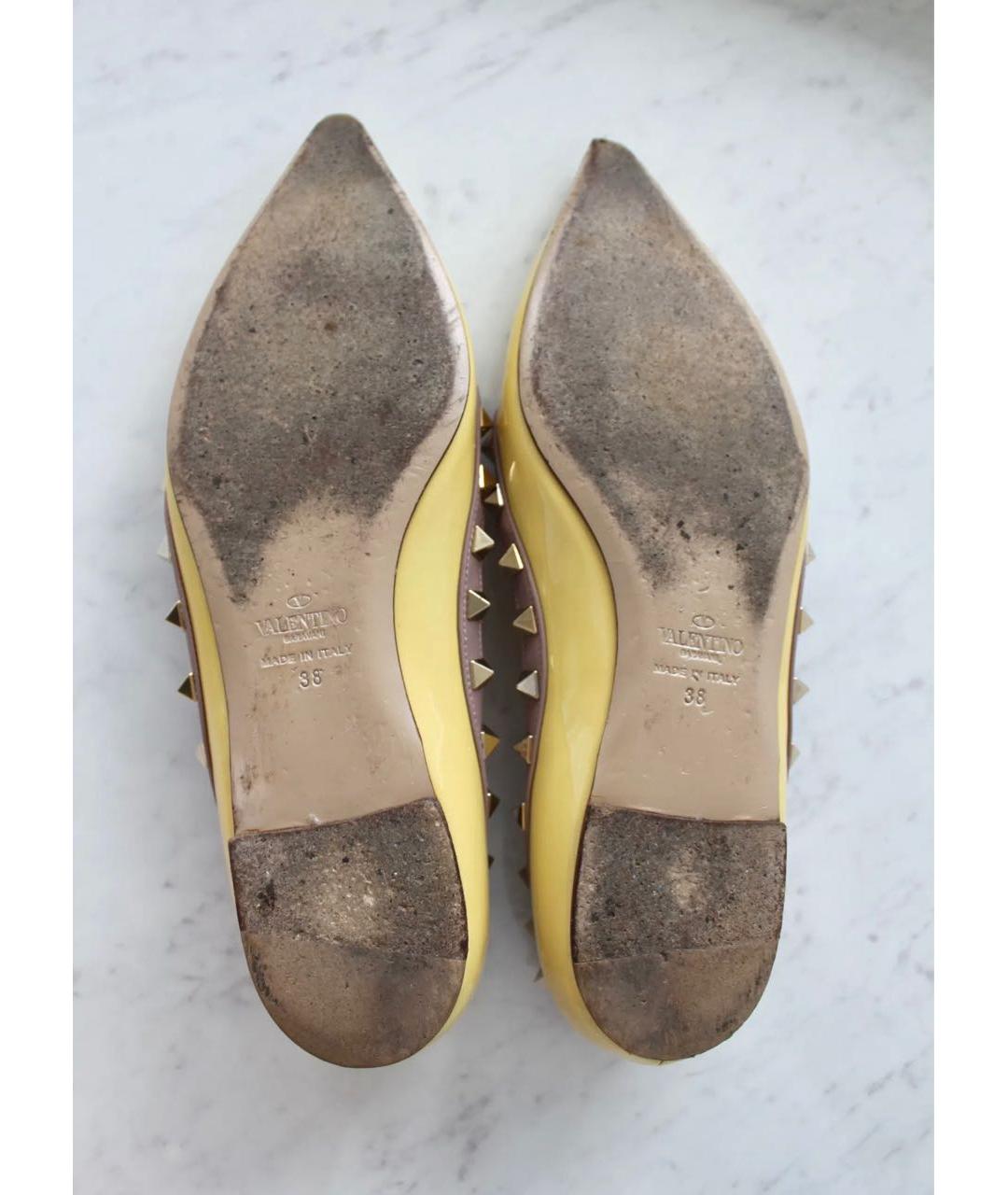 VALENTINO Желтые балетки из лакированной кожи, фото 5