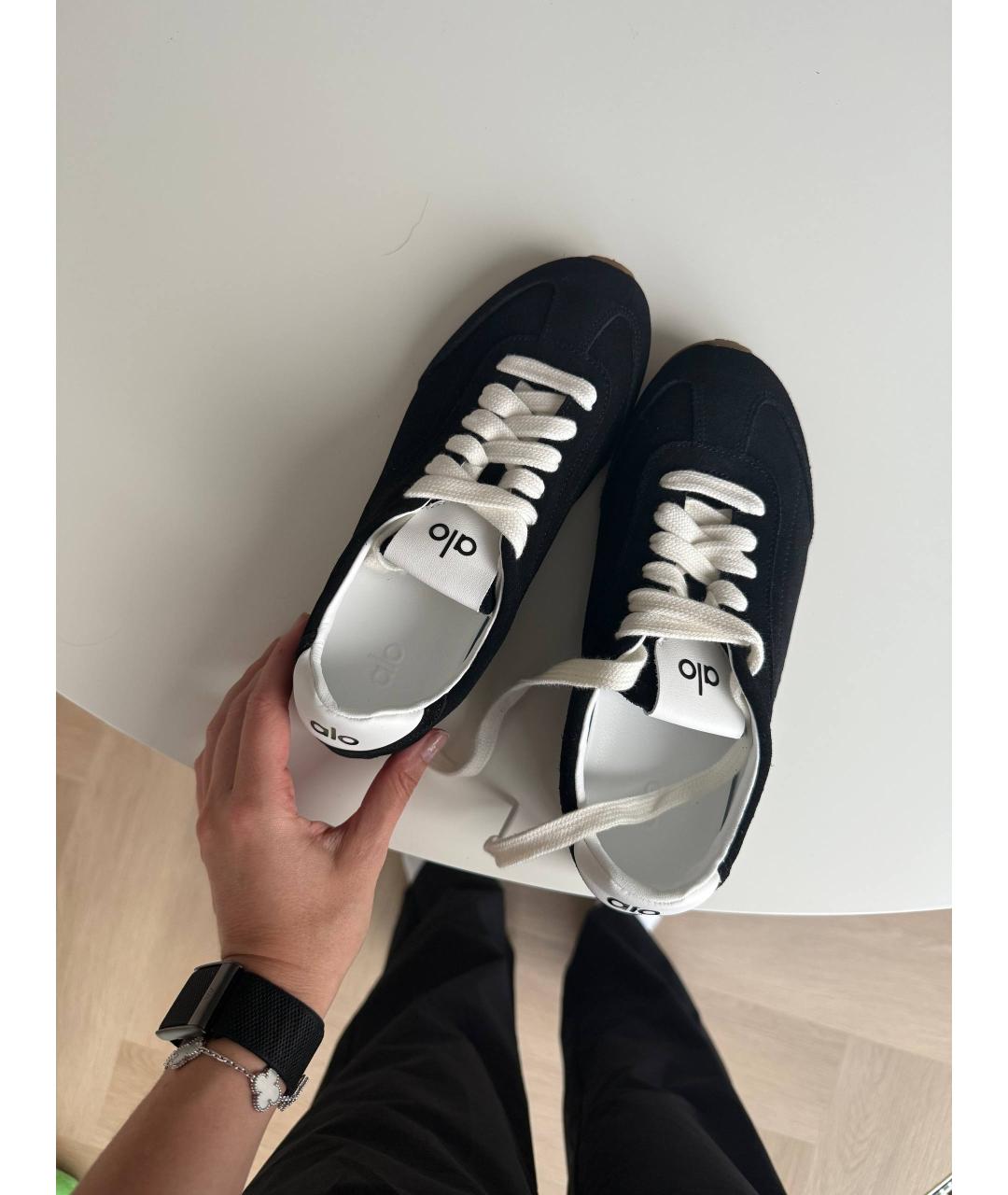 ALO YOGA Черные замшевые кеды, фото 3