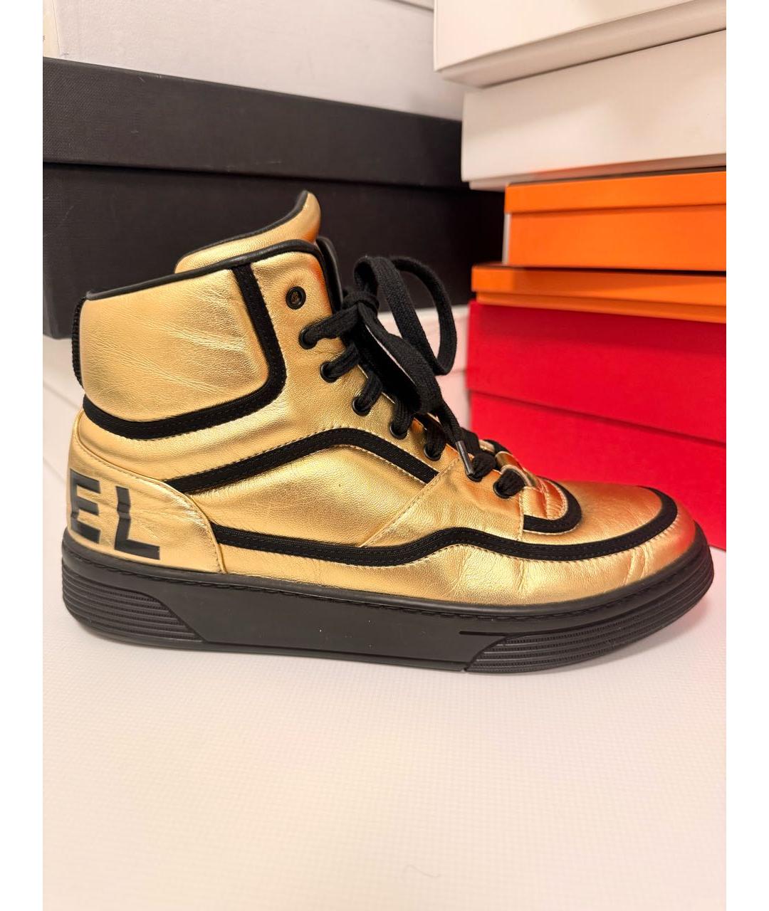 CHANEL Золотые кожаные кроссовки, фото 8